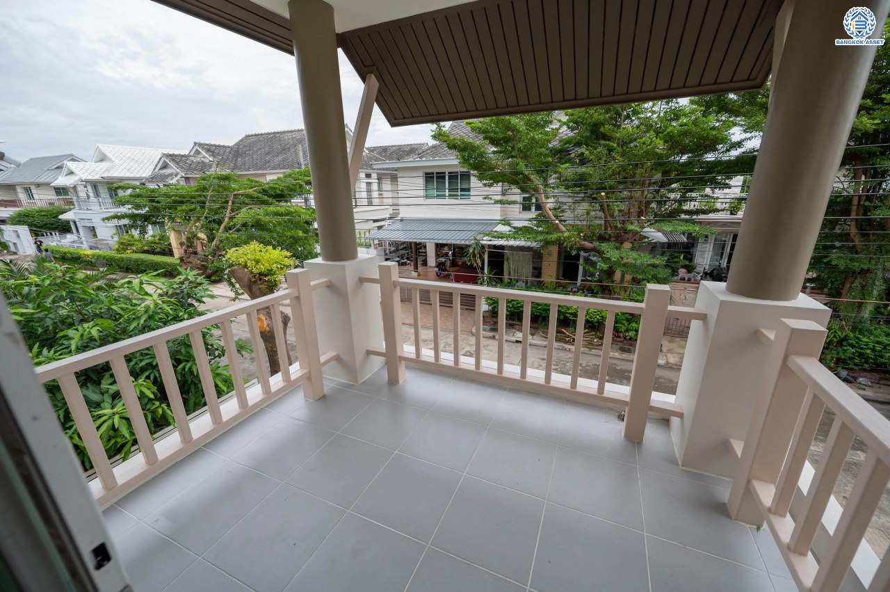 บ้านมือสองตกแต่งใหม่ โครงการ อนันตธารา ทวีวัฒนา เนื้อที่ 61.6 ตร.ว. พื้นที่ใช้สอย 190.96 ตร.ม. ฟังก์ชันจัดเต็ม 3 ห้องนอน 3 ห้องน้ำ จอดรถได้ 2 คัน ตอบโจทย์ทุกการเดินทาง บนทำเลศักยภาพ ติดถนนบรมราชชนนี เชื่อมต่อทางคู่ขนานลอยฟ้า ใกล้รถไฟฟ้าสายสีน้ำเงิน "สถานีบางพลัด"